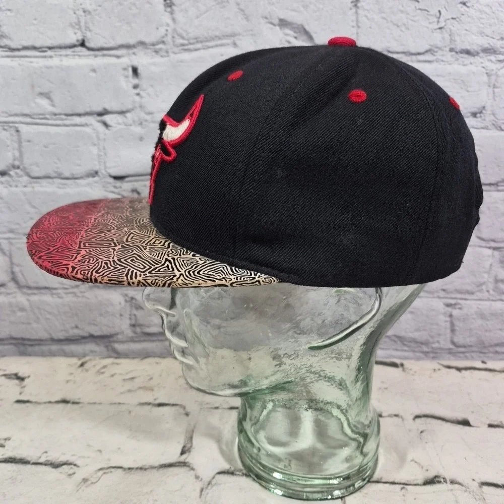 Chicago‎ Bulls Hat Cap Snap Back Black Red NBA Basketball Mitchell Ness Texture